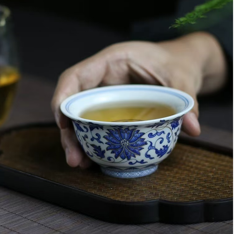 青花描金缠枝莲压手杯主人杯茶具