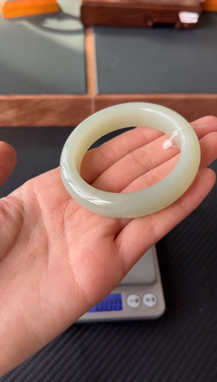 【闪购商品】和田玉未镶嵌手镯且末微色差近矿52