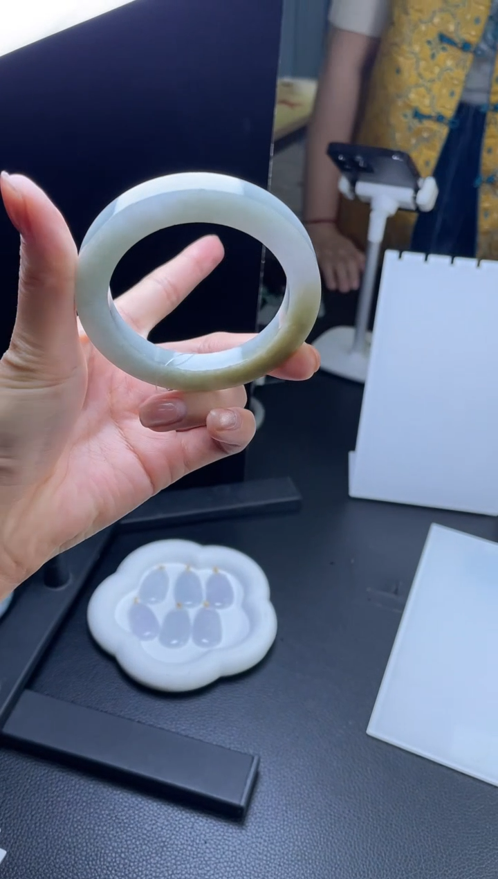 【闪购商品】定制翡翠手镯未镶嵌手镯