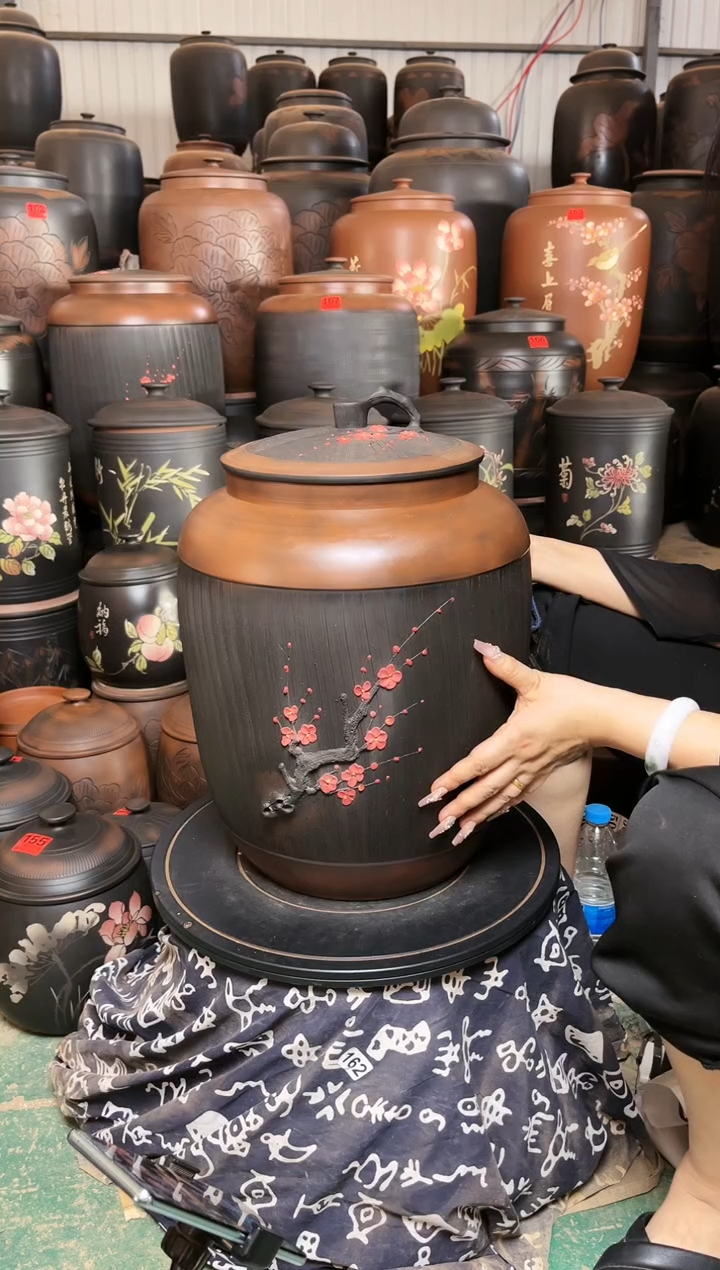 壶完品 茶缸高44cm  红梅 197