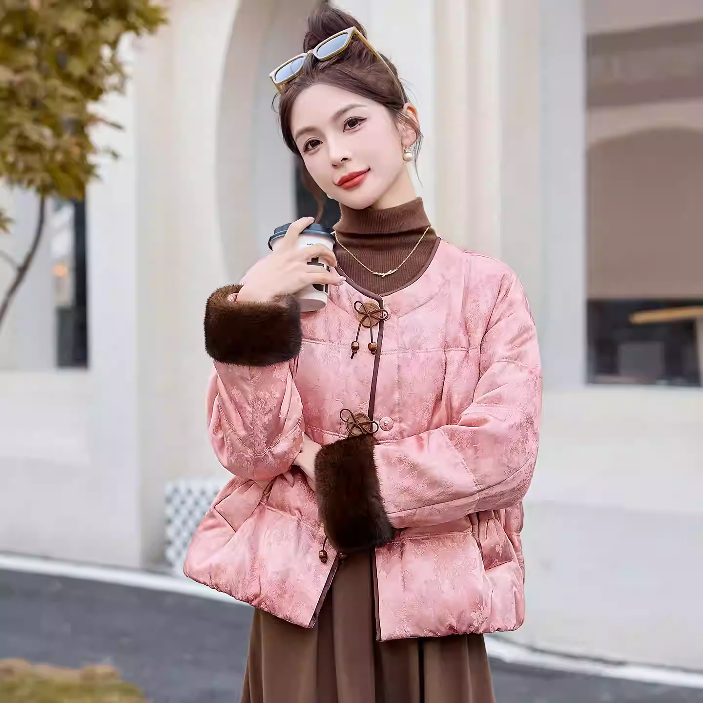 2025冬季新中式圆领提花水貂毛羽绒服女士鹅绒短外套国风面包服潮