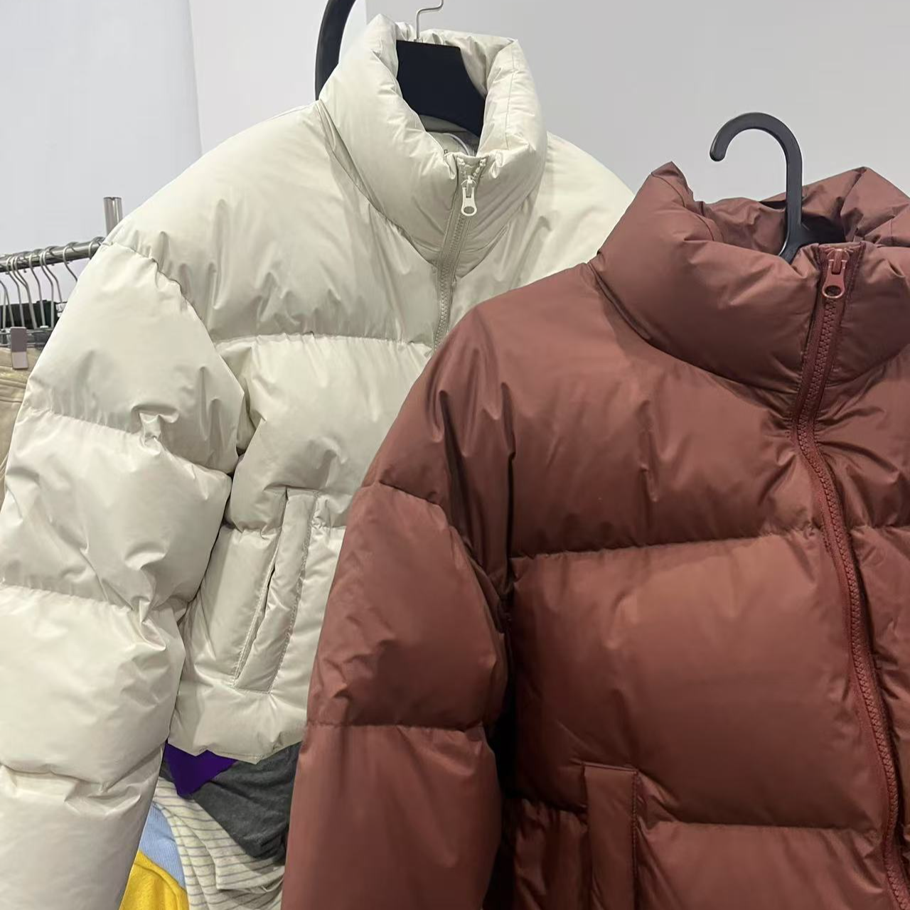 常规加绒加厚款羽绒服纯色女士宽松百搭羽绒服