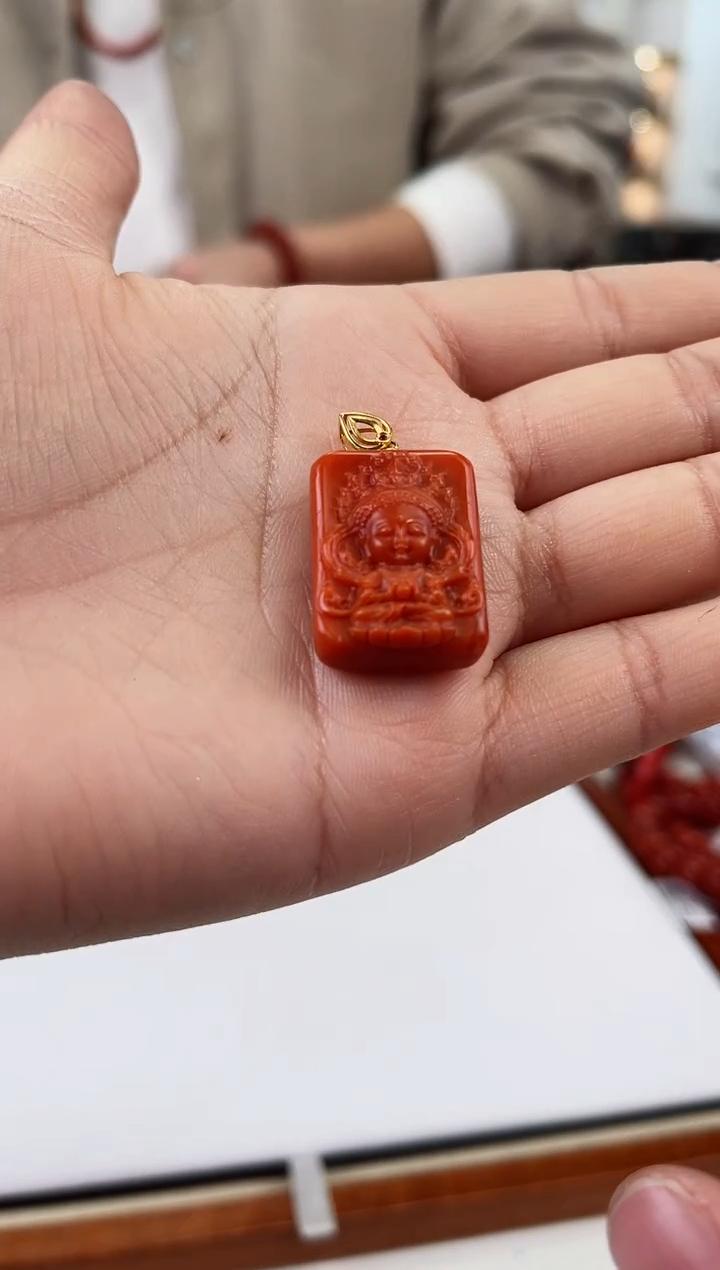 【闪购商品】南红玛瑙吊坠18K金镶嵌一个/条