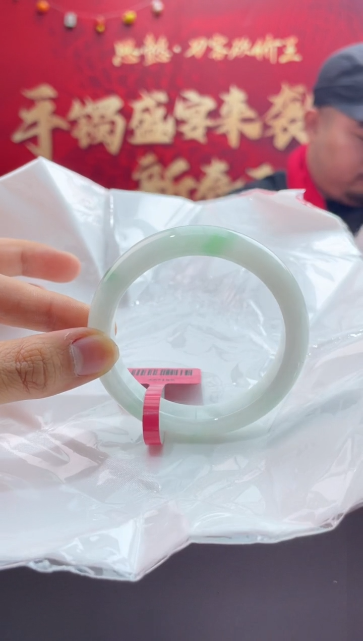 【闪购商品】翡翠手镯未镶嵌18翡翠手镯