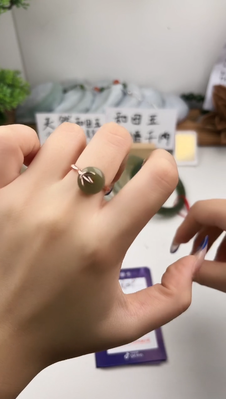 未镶嵌戒指和田玉微色差A戒指