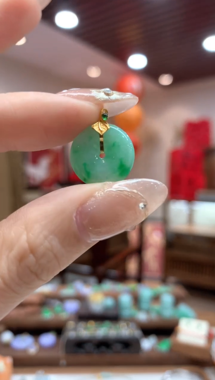 【闪购商品】翡翠吊坠(不含链)18K金镶嵌平安扣