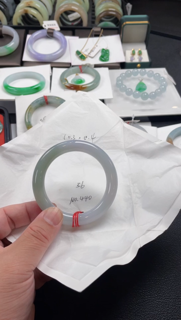 【闪购商品】翡翠手镯未镶嵌56圆条