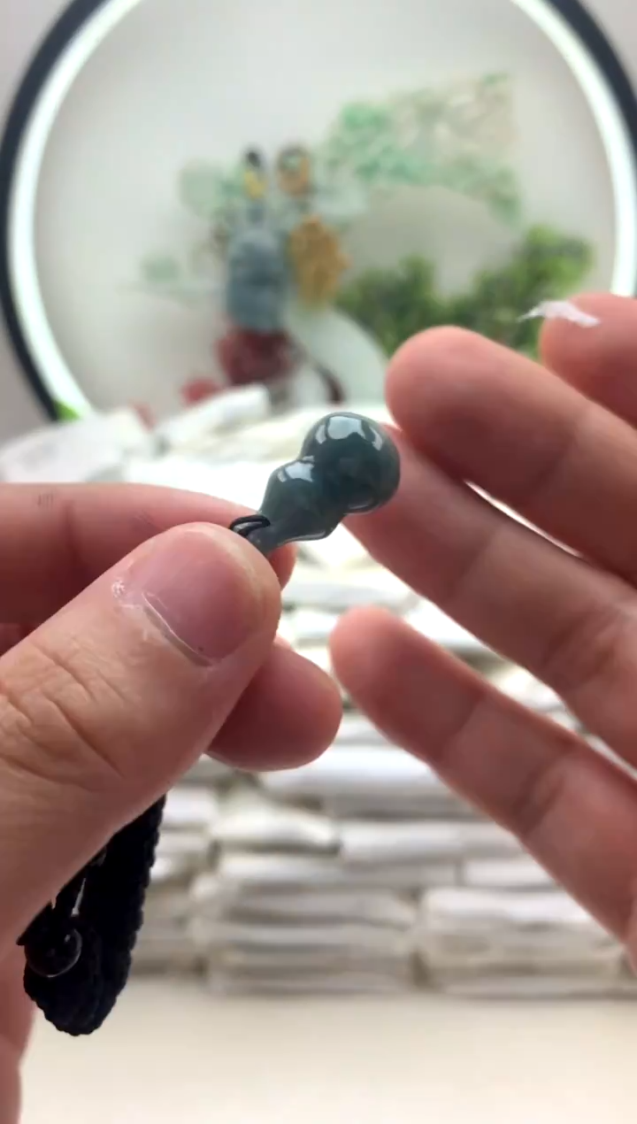 颈饰未镶嵌翡翠小葫芦【有瑕疵】