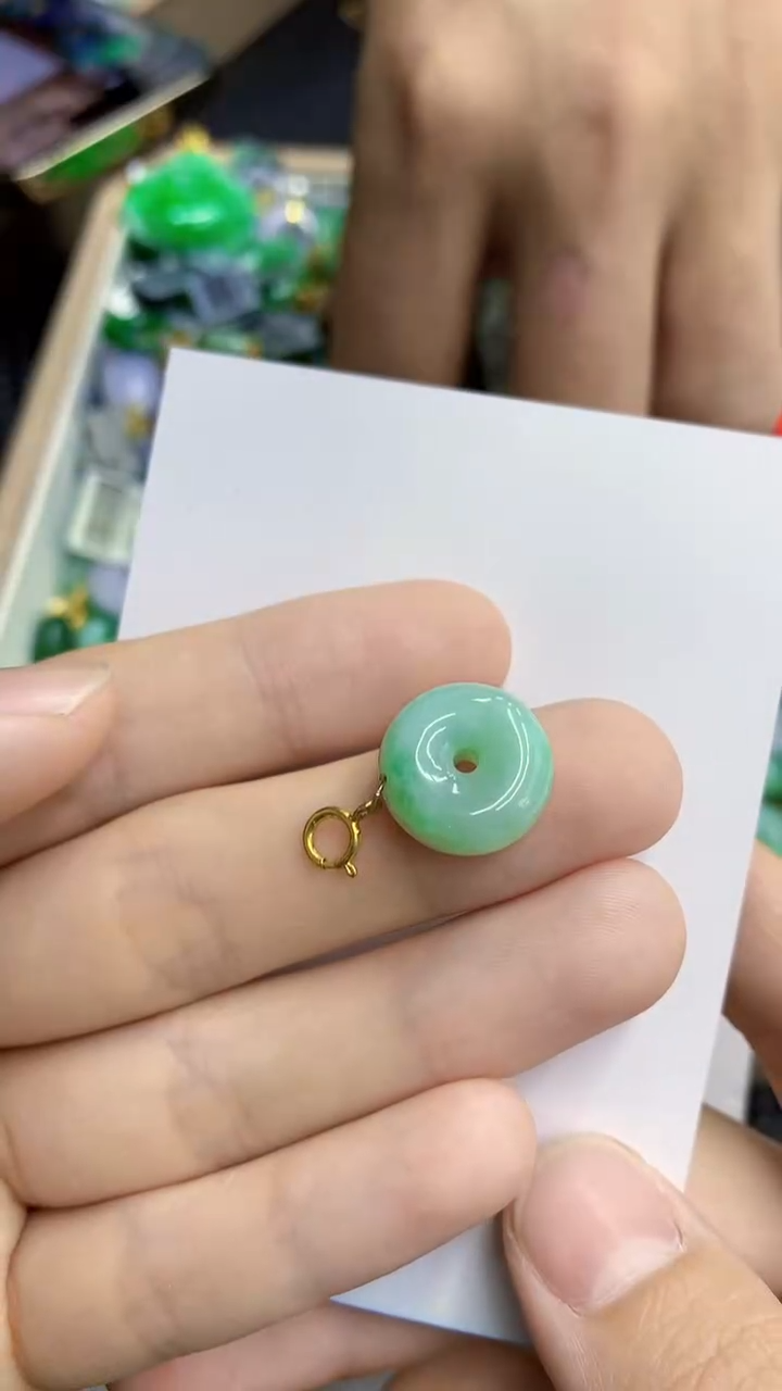 翡翠未镶嵌颈饰             1