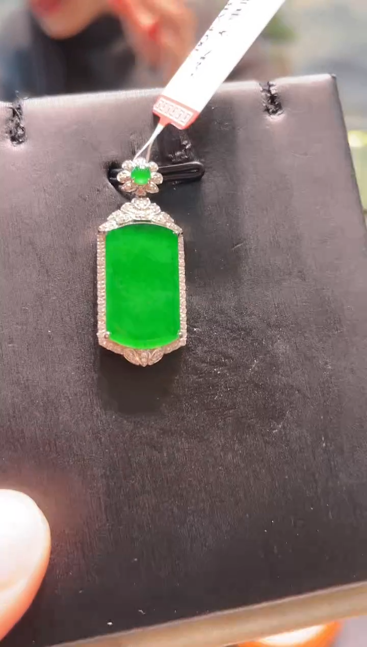 【闪购商品】翡翠颈饰18K金镶嵌A90天然A货翡翠