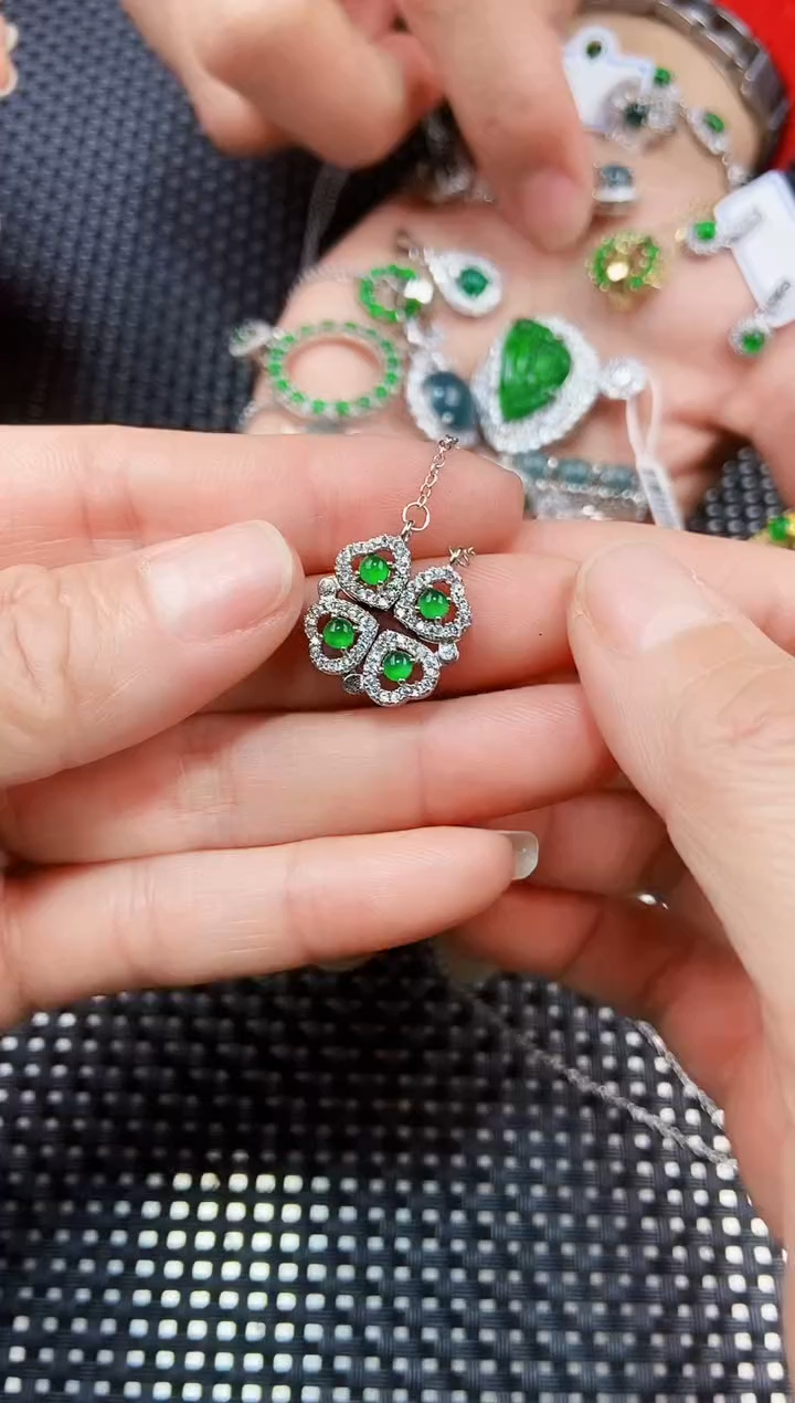 【闪购商品】翡翠颈饰未镶嵌111111111