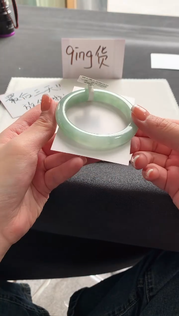 【闪购商品】翡翠手镯未镶嵌53.7正圈买断A9546