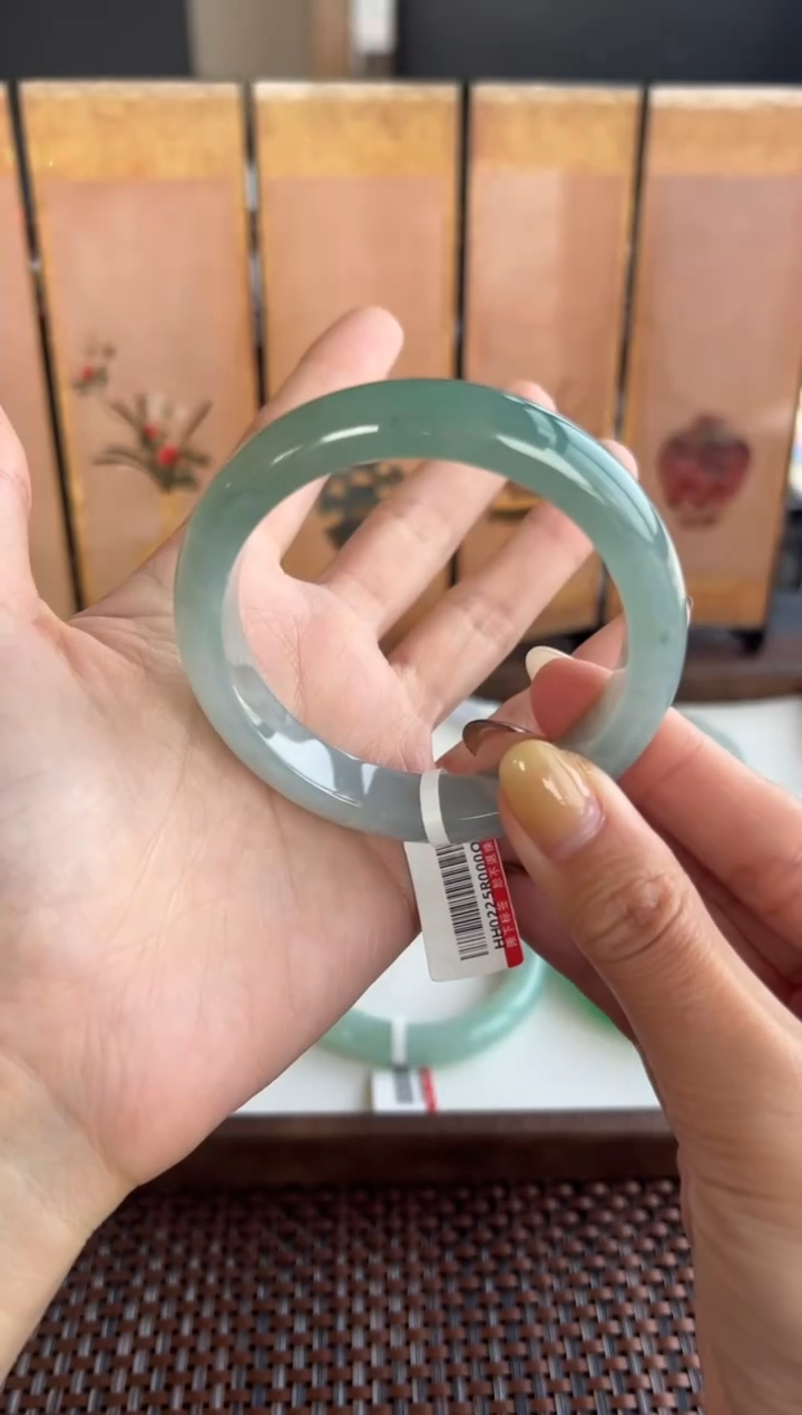 【闪购商品】翡翠手镯未镶嵌19号57.8*12.4*8.4