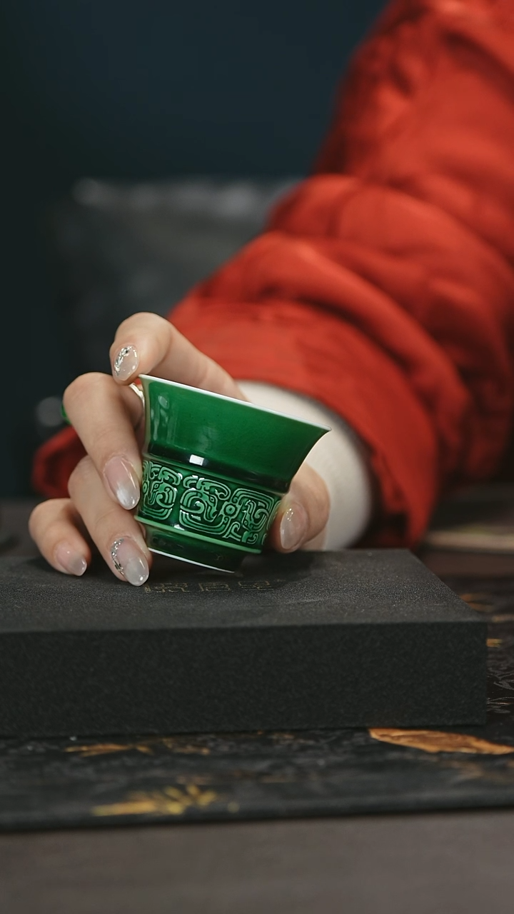 【闪购商品】瓷唐里郎窑绿雕刻马蹄杯