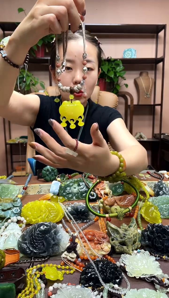 未镶嵌岫玉吊坠·
