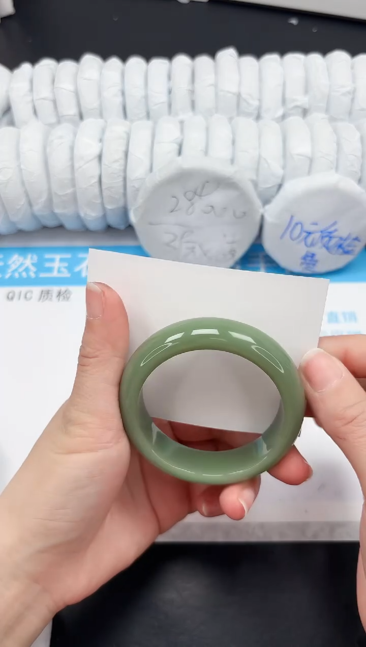 【闪购商品】石英质玉手镯未镶嵌151-54.8