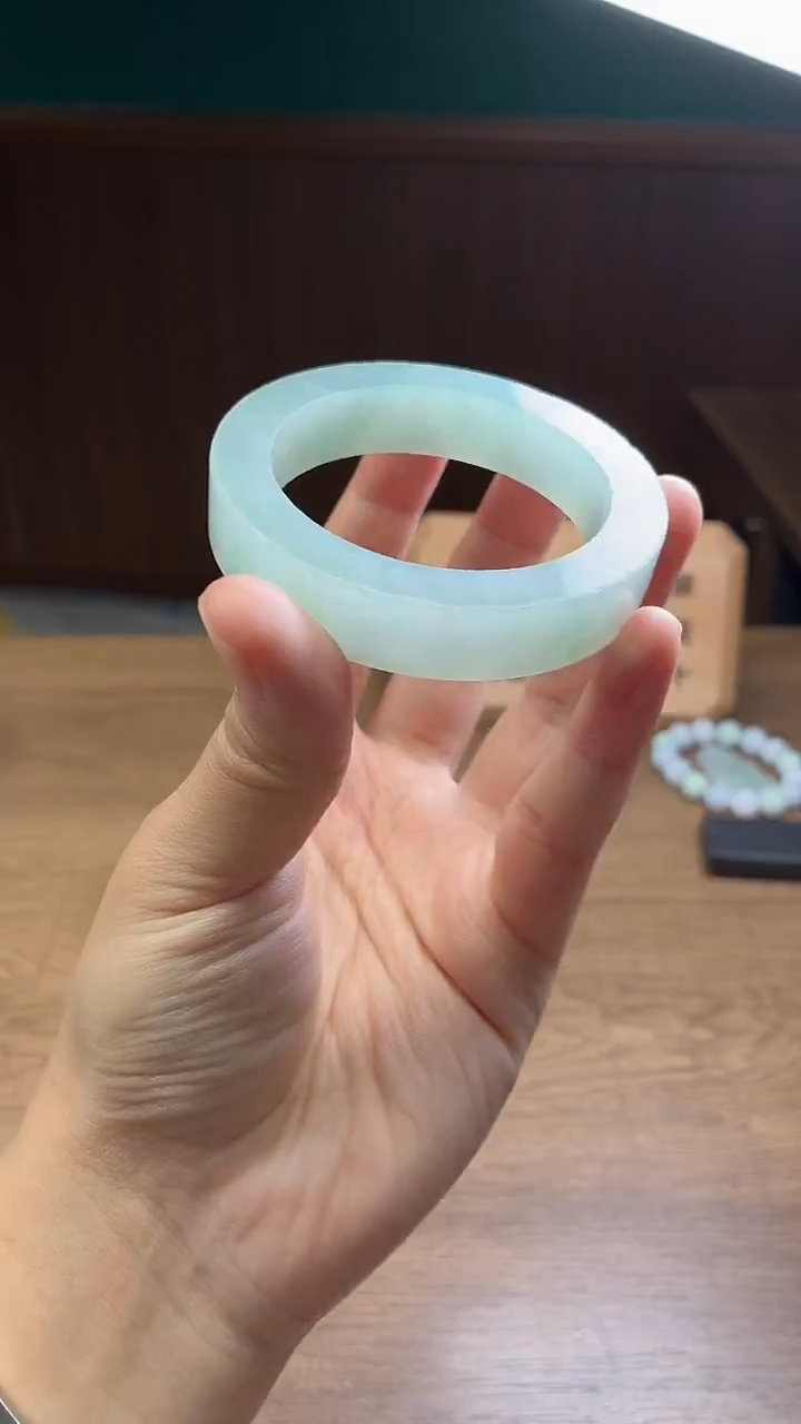 未镶嵌手镯定制翡翠流**舞定制