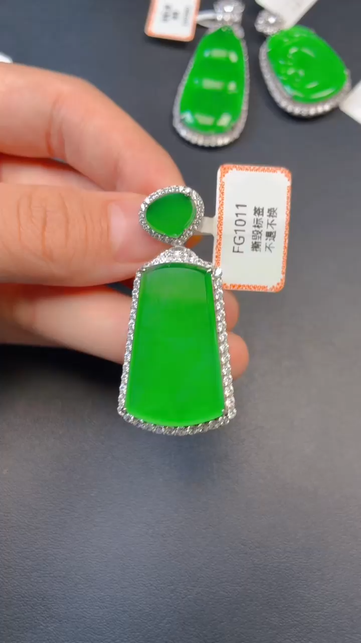 颈饰银S925镶嵌翡翠吊坠