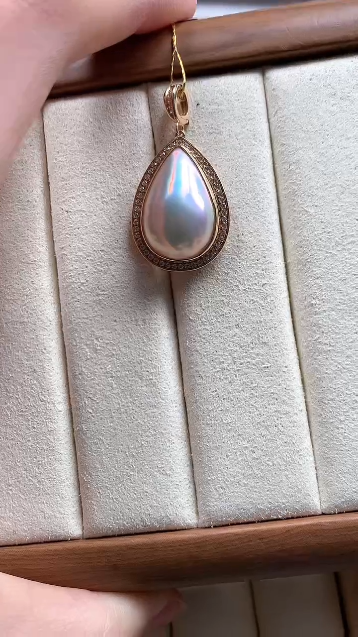 【闪购商品】拼合珍珠（马贝珠）颈饰18K金镶嵌18K水滴马贝吊坠