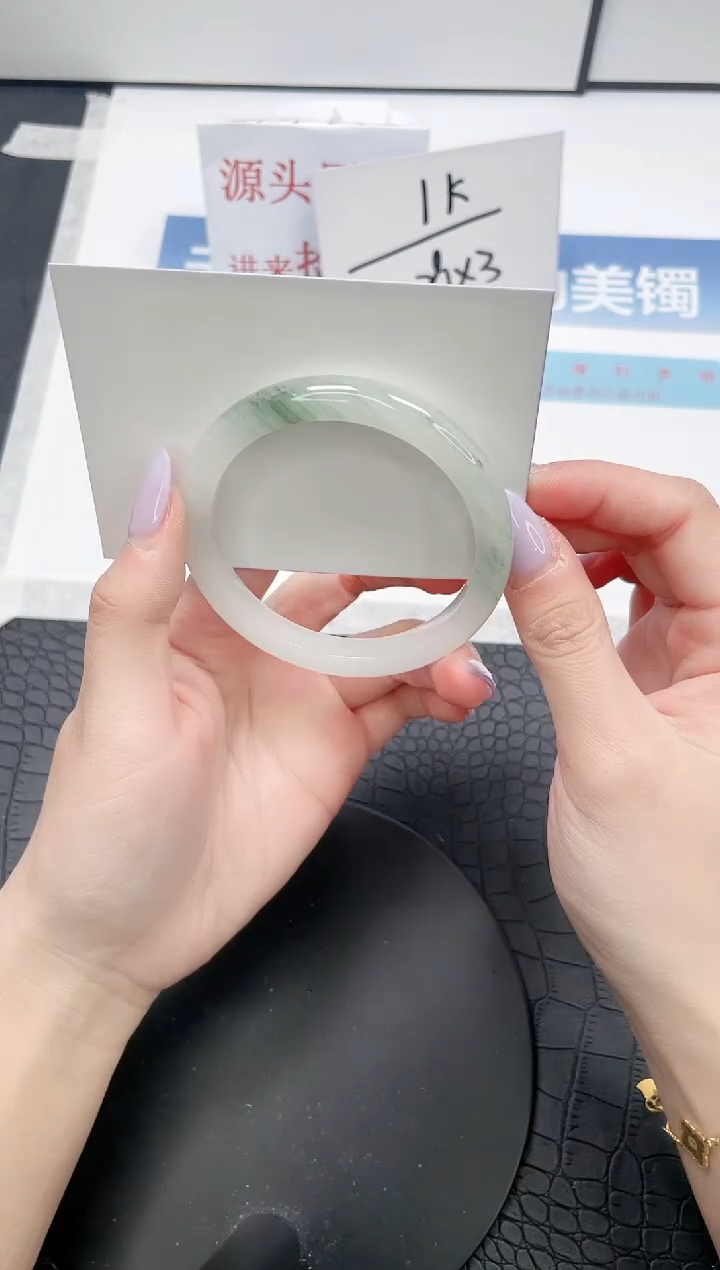 【闪购商品】石英质玉手镯未镶嵌A31-54.9