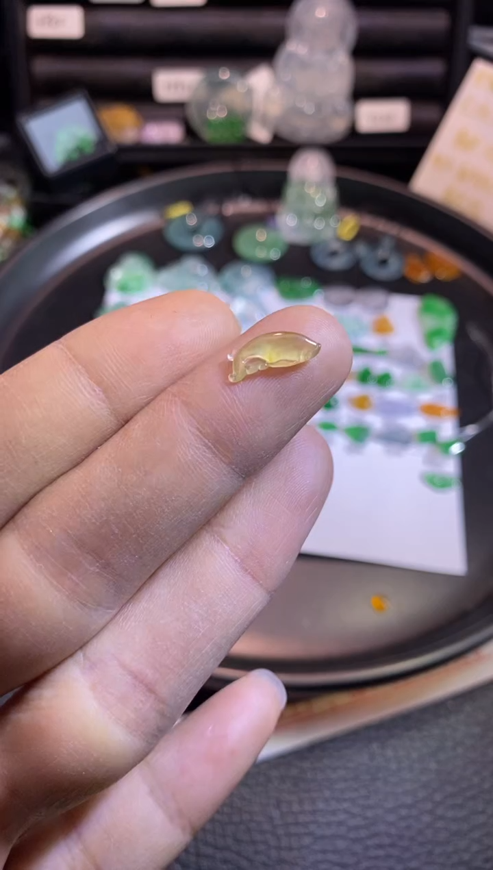 翡翠挂件未镶嵌鱼