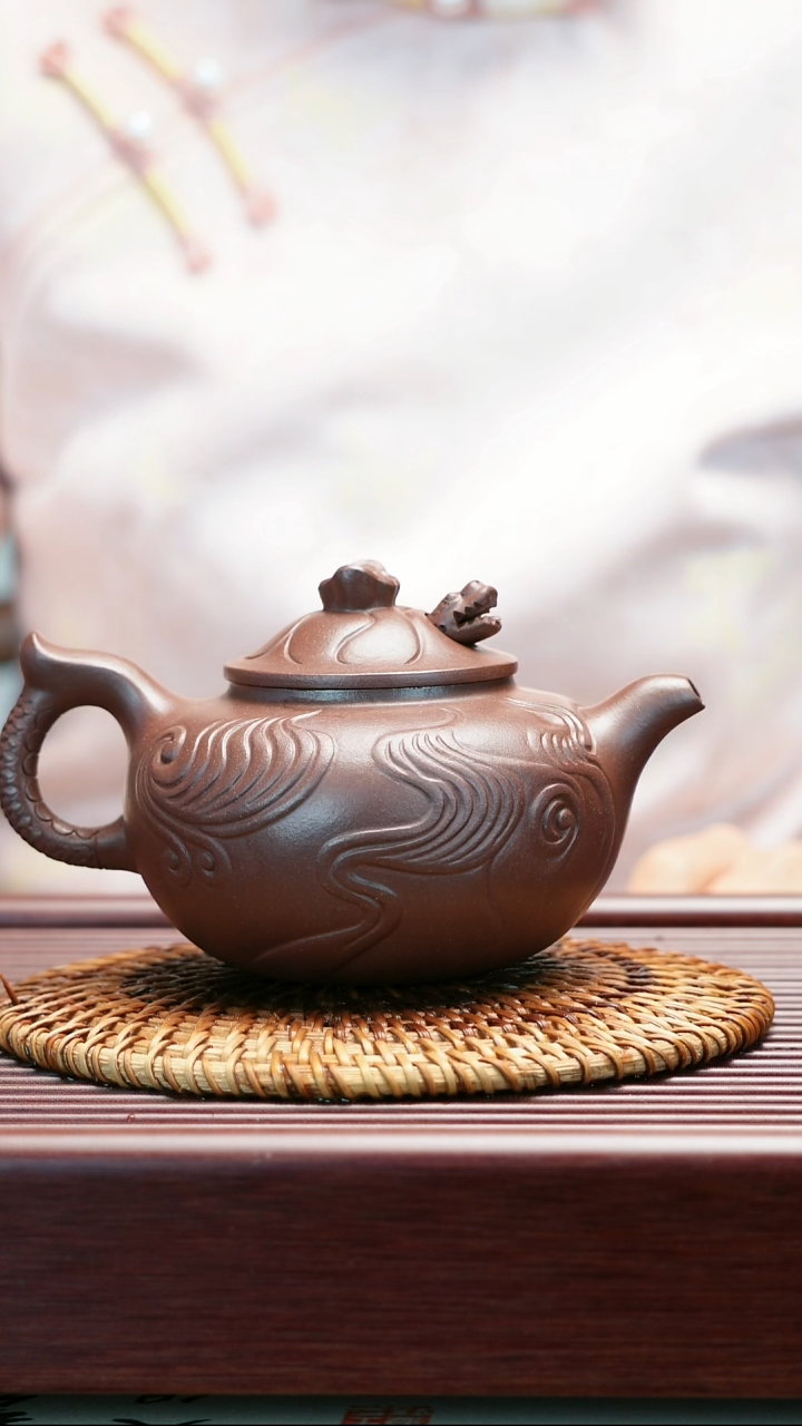 茶壶紫砂云龙壶  320cc