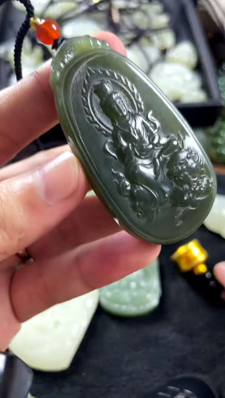 和田玉未镶嵌颈饰观音