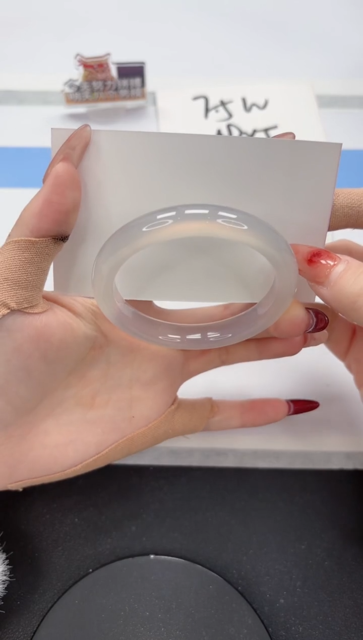 【闪购商品】石英质玉手镯未镶嵌A323-56.6