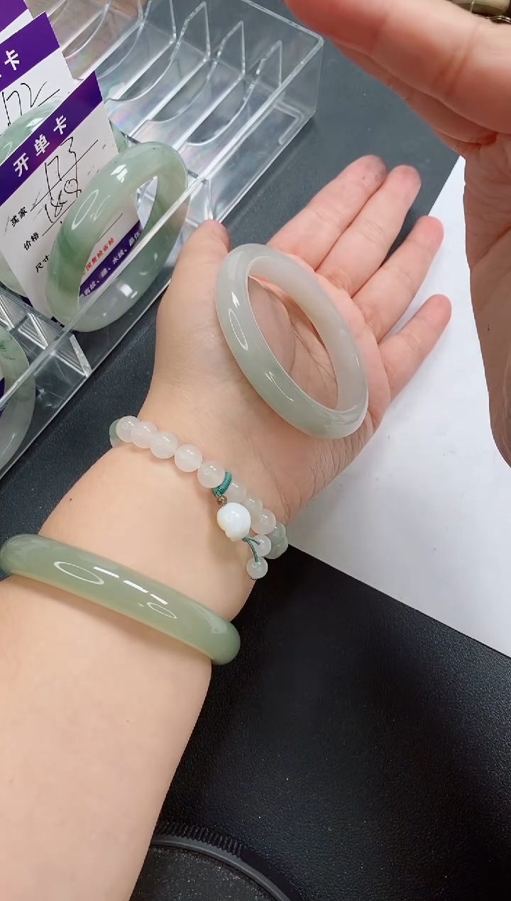 未镶嵌手镯石英质玉177/56-57