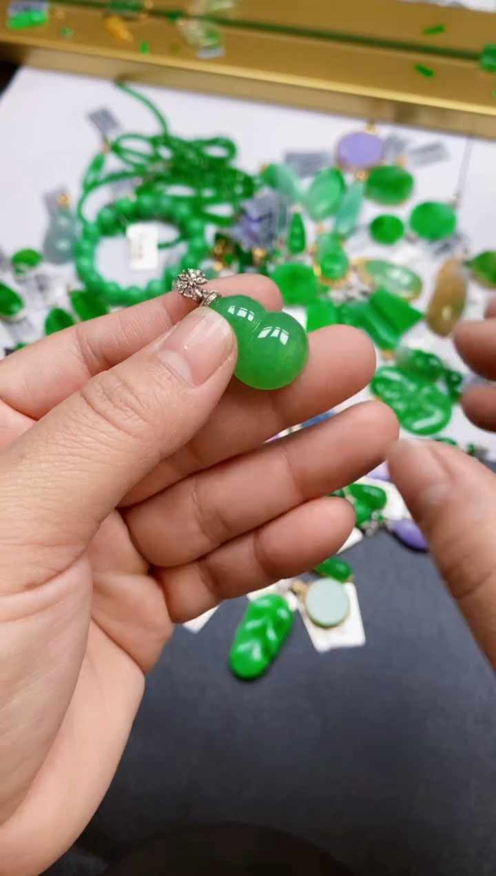 【闪购商品】翡翠颈饰18K金镶嵌吊坠