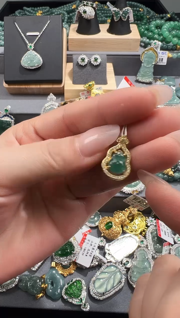 【闪购商品】翡翠吊坠(赠链)未镶嵌翡翠A货源头工厂带证书发