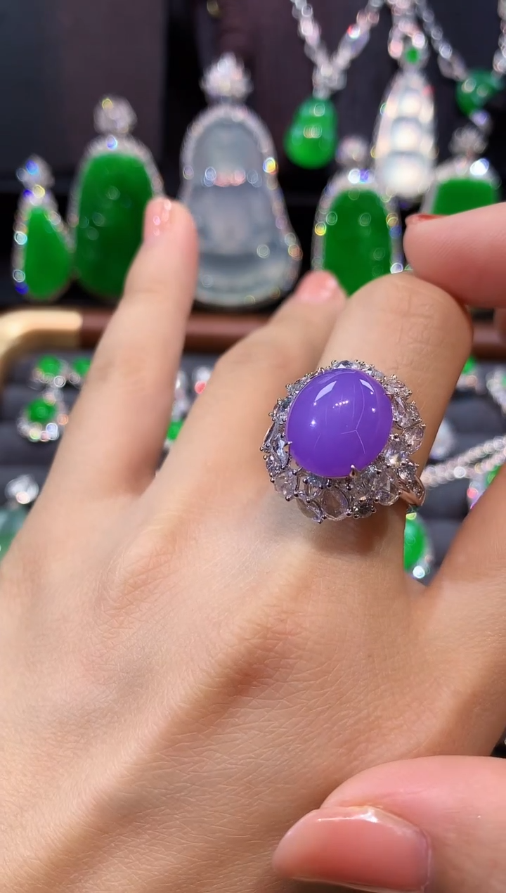 18K金镶嵌戒指翡翠戒指