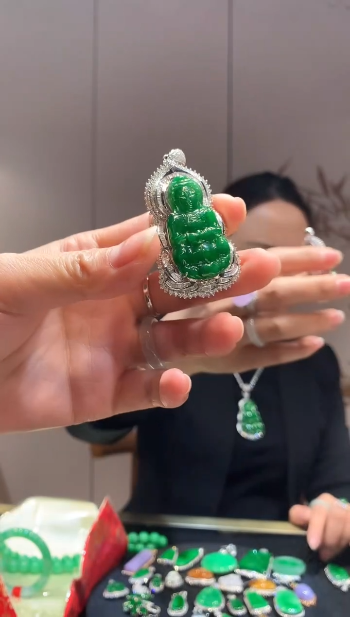 【闪购商品】翡翠吊坠(不含链)18K金镶嵌观音