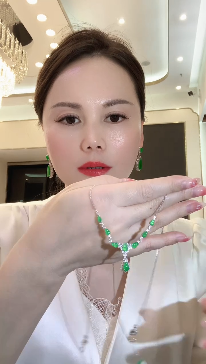 【闪购商品】翡翠套链18K金镶嵌C41 翡翠