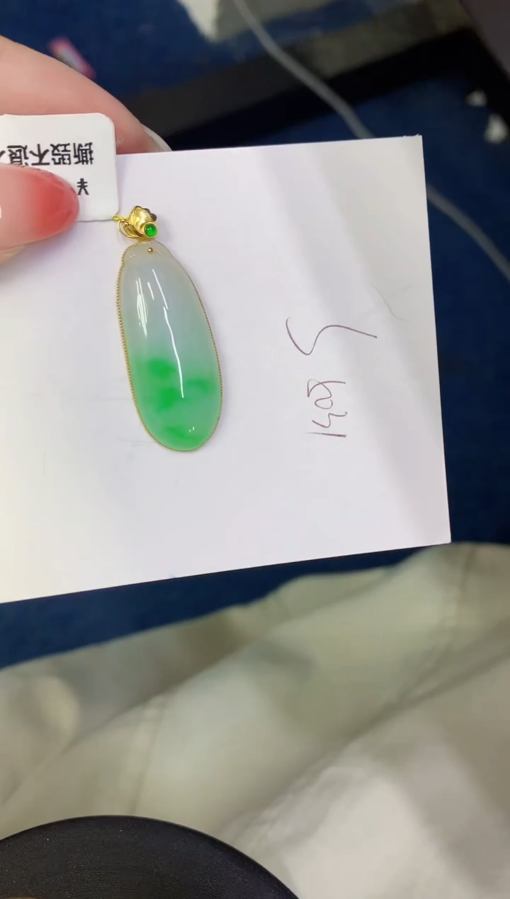 翡翠18K金镶嵌颈饰缅甸天然翡翠A货