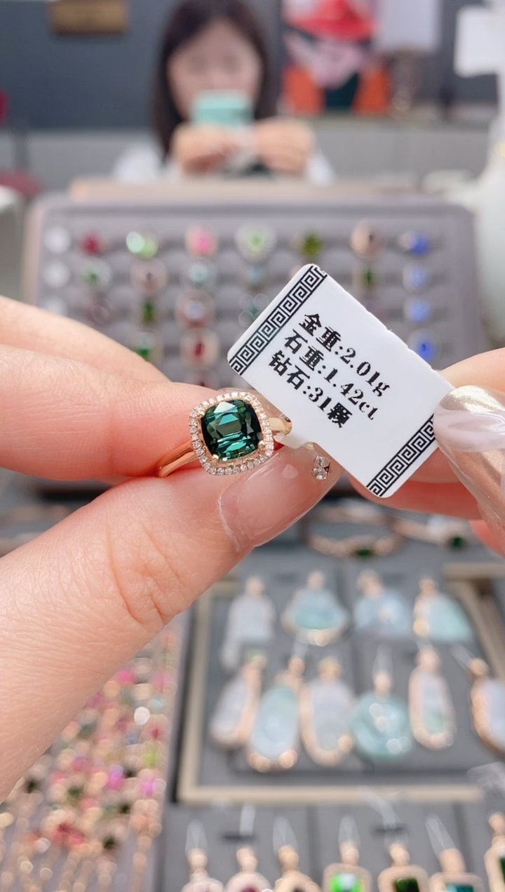 18K金镶嵌戒指碧玺1.42   