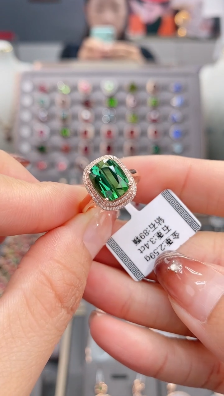 18K金镶嵌戒指碧玺3.4