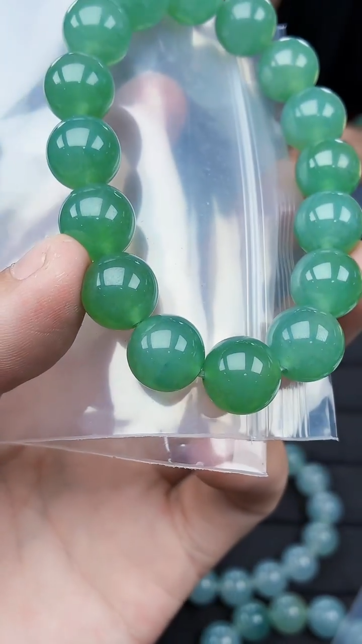 未镶嵌定制翡翠R****?毛货需精细抛光拍一发一（多样性发货）