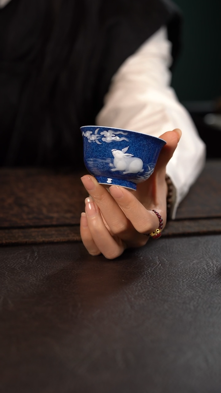【闪购商品】杯初蓝舍洒蓝兔子撇口杯