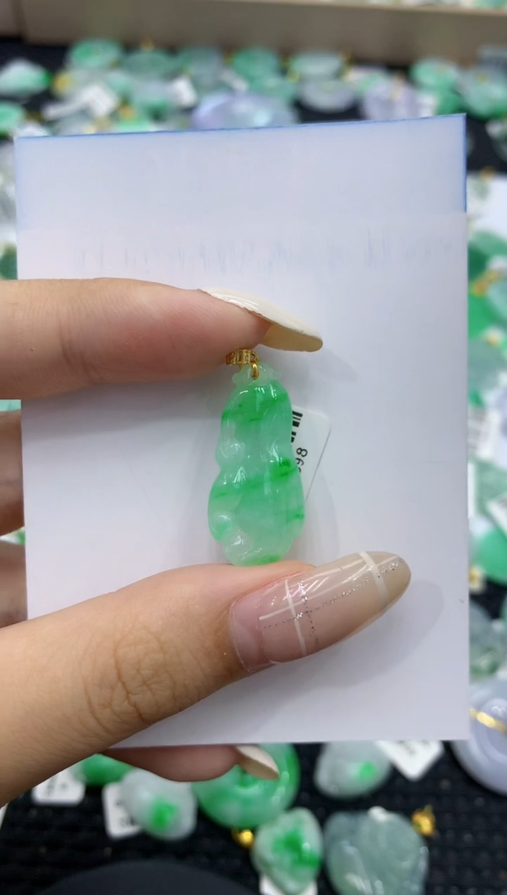 颈饰18K金镶嵌翡翠天然缅甸翡翠A货
