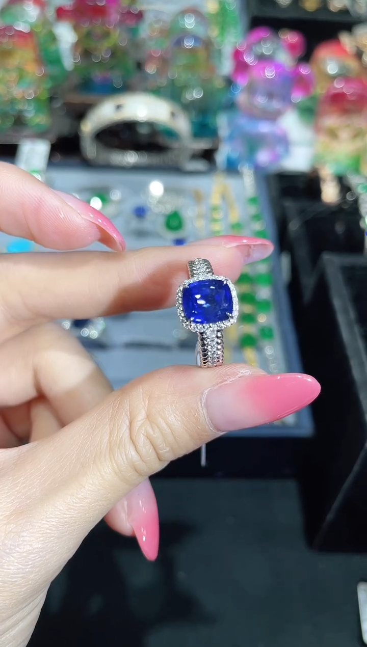 戒指蓝宝石18K金镶嵌戒指