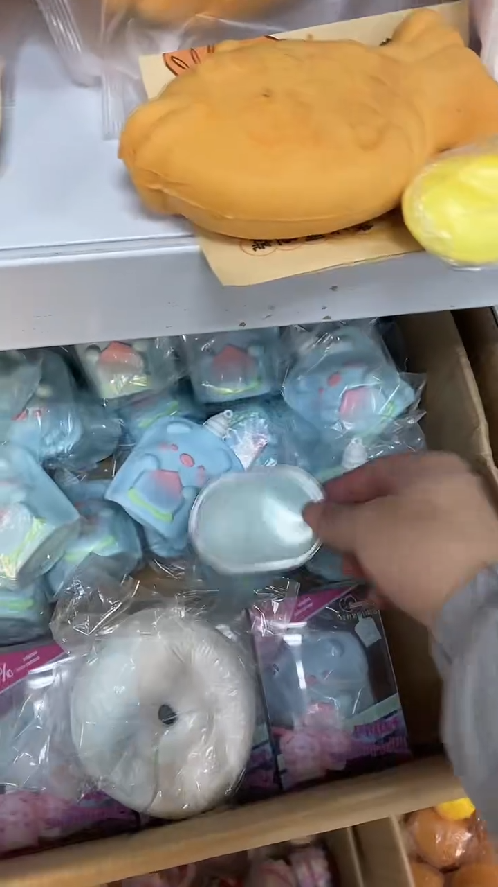 蓝色小猪吸吸冰+蓝椰贝果+海盐芝士，默认瑕疵无售后