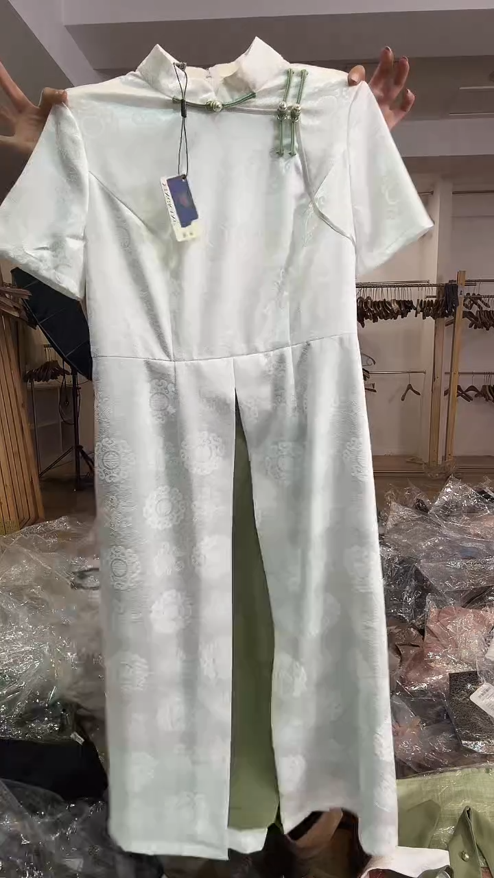 连衣裙       M码       80-105斤