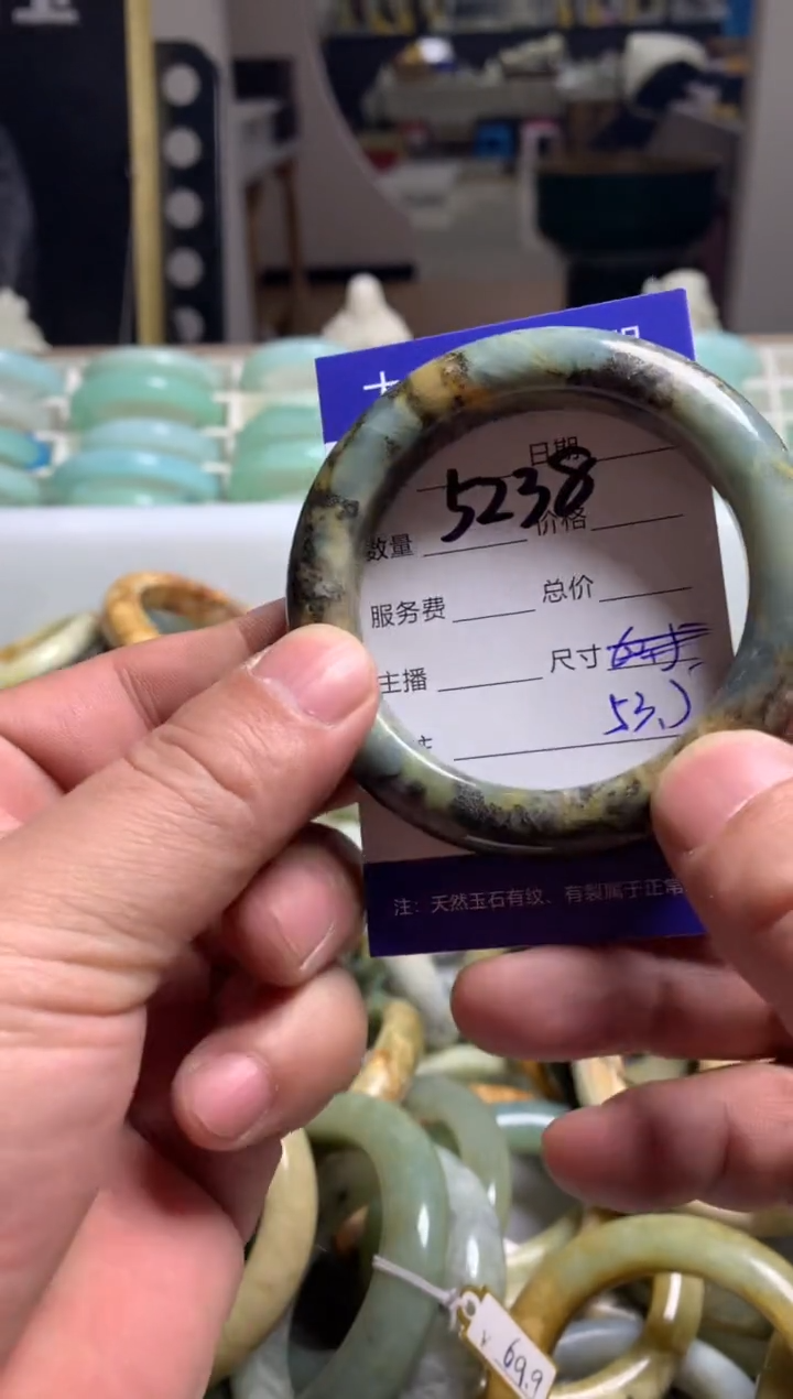 【闪购商品】蛇纹石玉手镯未镶嵌5238