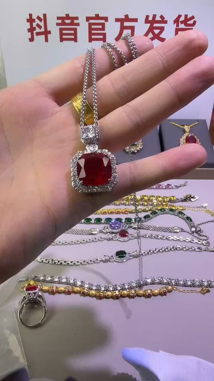 吊坠(赠链)18K金镶嵌红宝石008