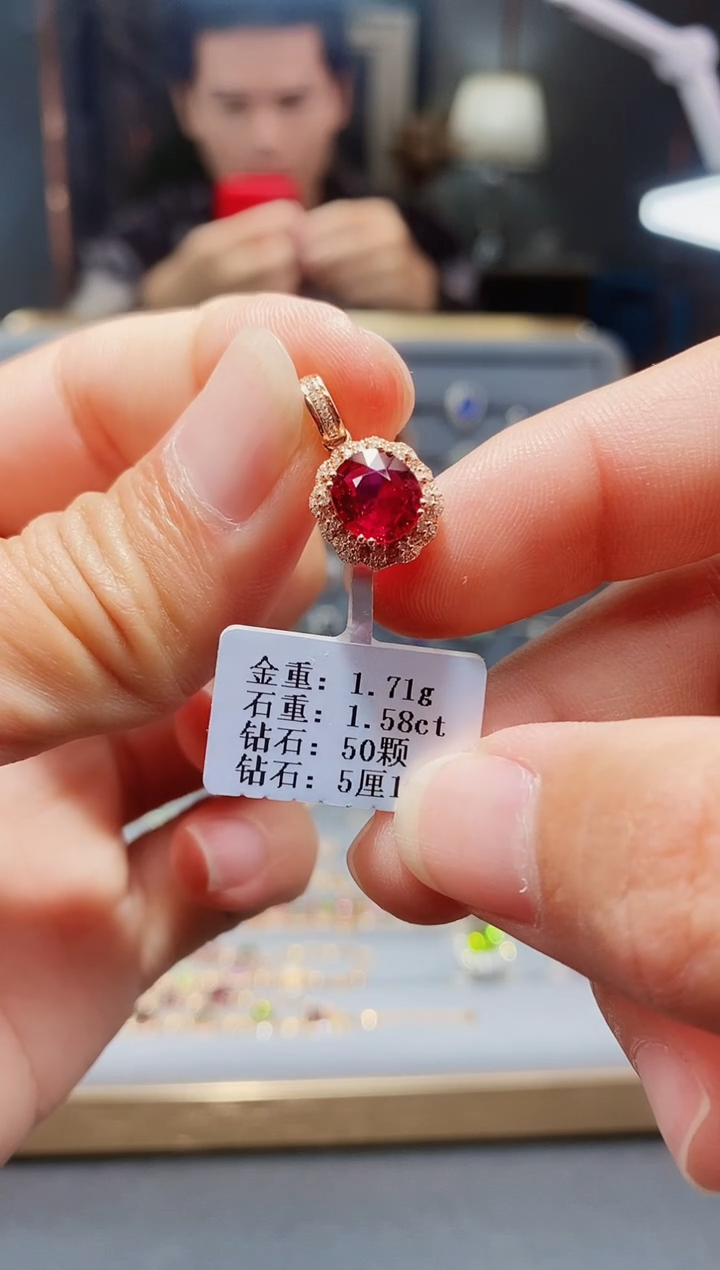 【闪购商品】碧玺颈饰18K金镶嵌1.58.