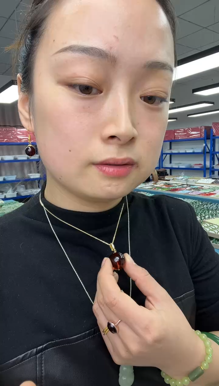 血珀颈饰未镶嵌血珀吊坠路路通