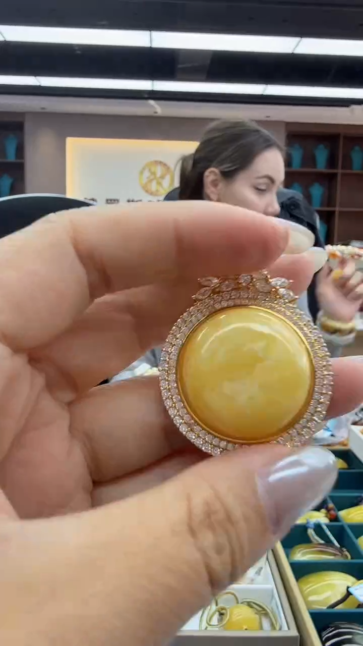 琥珀颈饰未镶嵌206秒拍号 假一罚三 