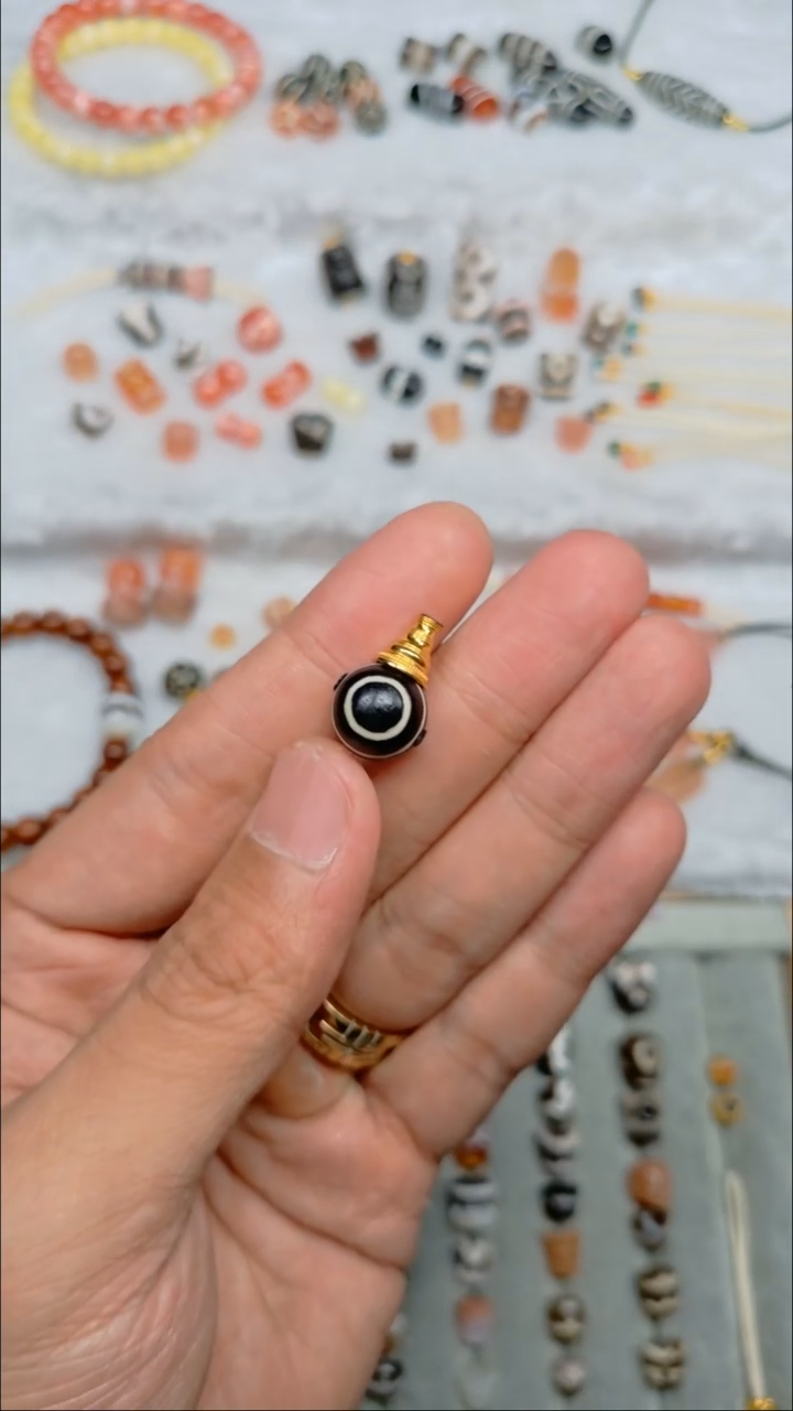 玛瑙/玉髓配饰18K金镶嵌C*PYU鬼眼三通