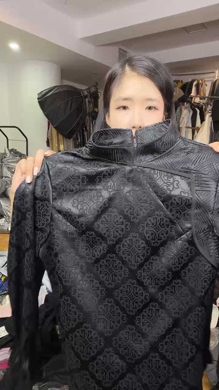 衬衣       2XL码    125-135斤（没有腰带）